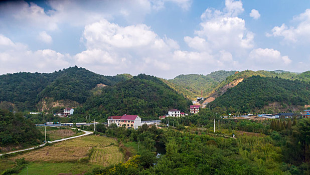 bach thu khung 2 ngay
